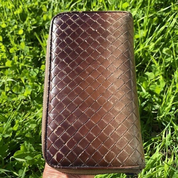 Bottega Venata Wallet  - Picture 1 of 11
